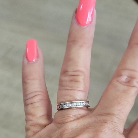 Diamond Women's Elegant Ring, 10Ka White Gold, Size 7 - Picture 8 of 8